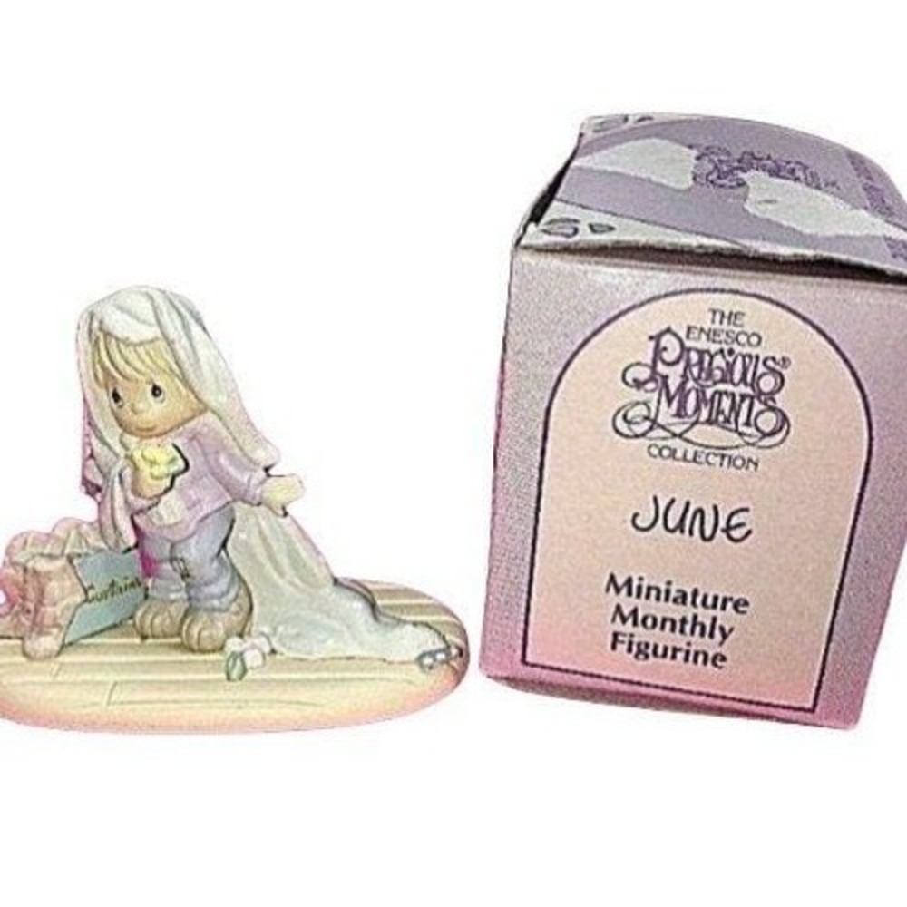 Precious Moments June Miniature Monthly Figurine Girl Sheet Curtains Box